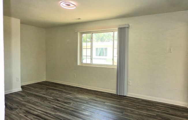 2 beds, 1 bath, 750 sqft, $1,250, Unit #2
