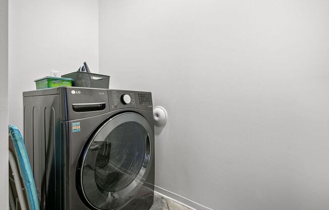 1 bed, 1 bath, 677 sqft, $1,395, Unit 3323