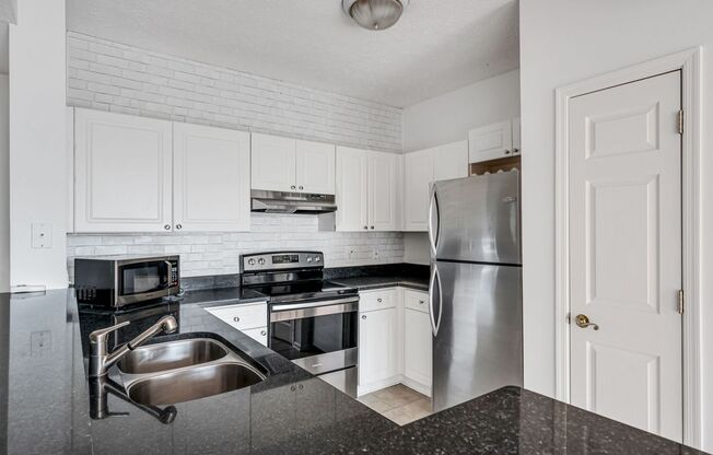 2 beds, 2 baths, $1,900, Unit # 221