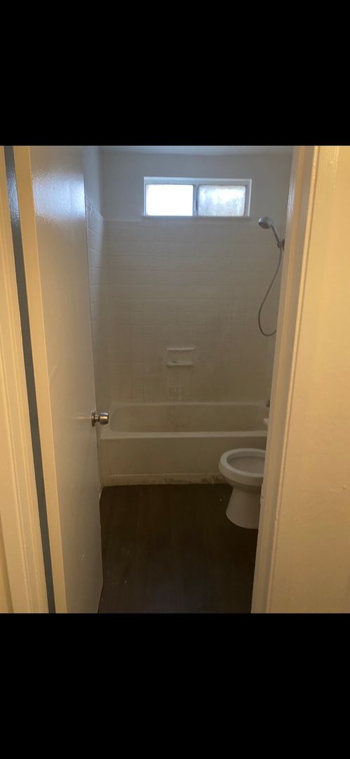 3 beds, 1.5 baths, 1,106 sqft, $1,400, Unit 203
