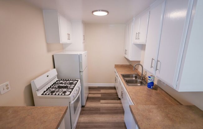 1 bed, 1 bath, $2,195, Unit 15