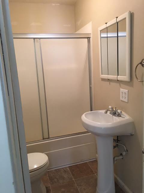 2 beds, 1 bath, $1,045