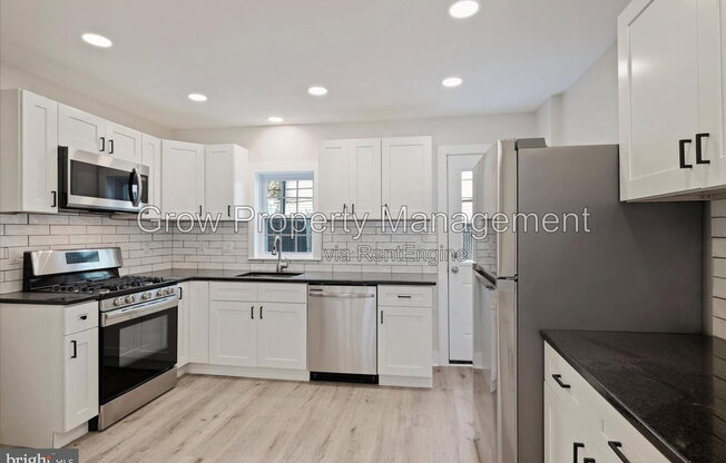 2 beds, 1 bath, 840 sqft, $1,837