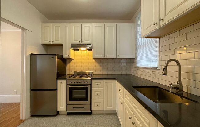 PAST - 440 Hyde Street (359r) (close 11/26/25)