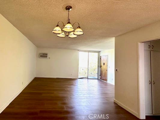 952 W KENSINGTON RD