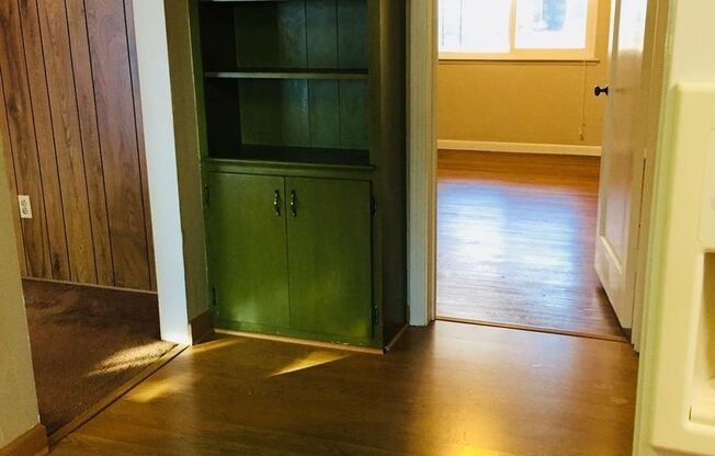 Spacious 3 bed 2 bathroom with 2 car garage
