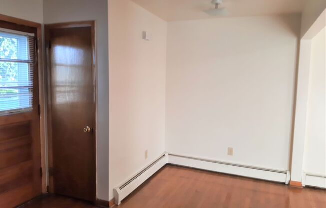 2 beds, 1 bath, 903 sqft, $1,240, Unit C-2