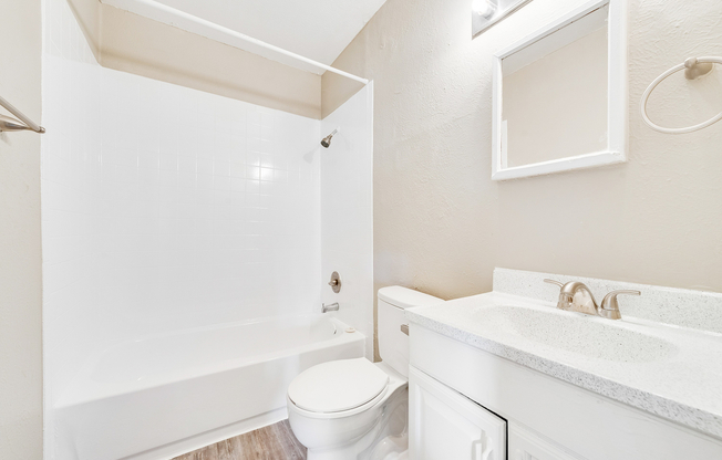Orchard Hills Apartments Bathroom