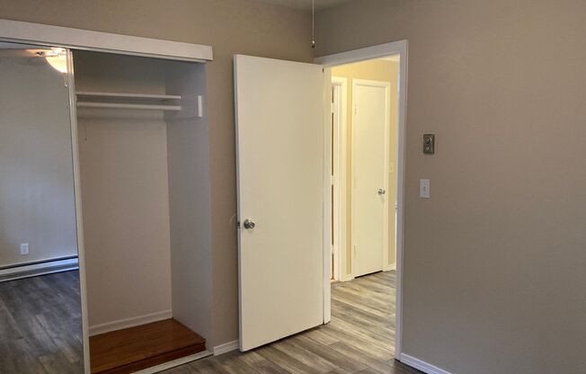 2 beds, 1 bath, $1,395, Unit 03