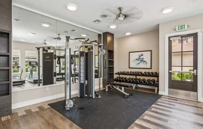 the retreat at thousand oaks gym with free weights and mirrors