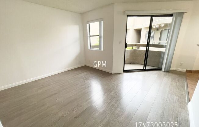 320 W Lomita Ave