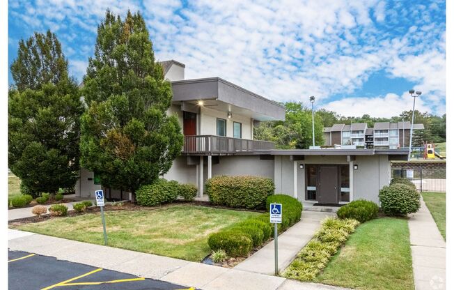 2 beds, 1 bath, 1,044 sqft, $1,000, Unit 404