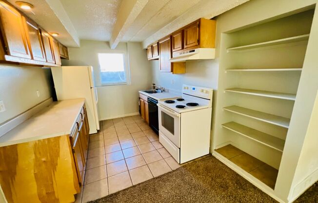 Studio Apartment in Denver - Ground Level - Move-In Special