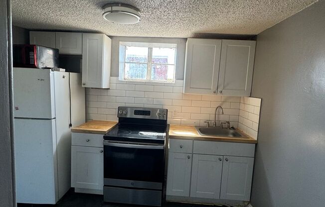 1 bed, 1 bath, $1,100, Unit 3