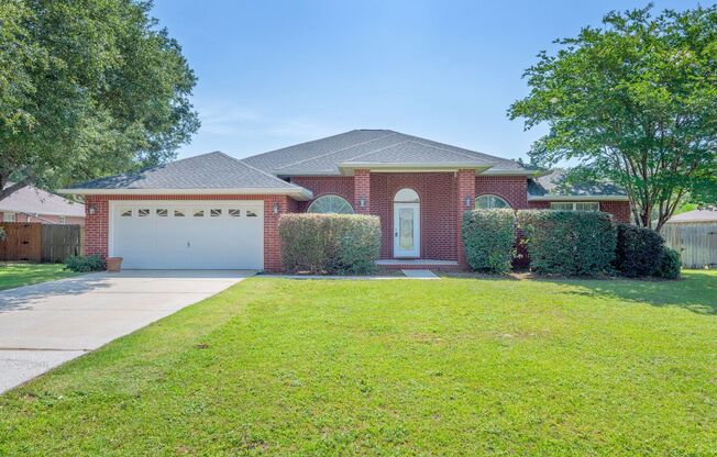 Spacious Home in Navarre!