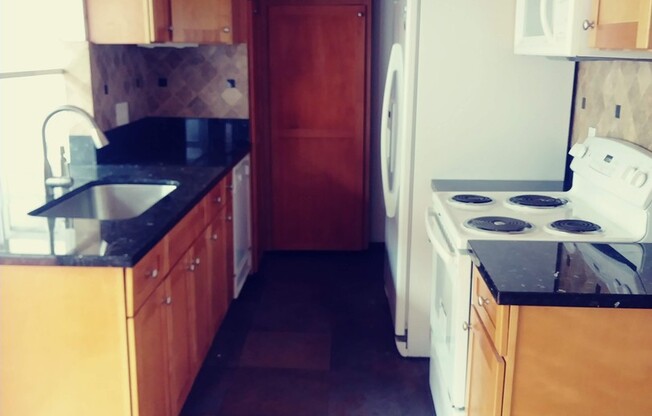 2 beds, 2 baths, $3,300