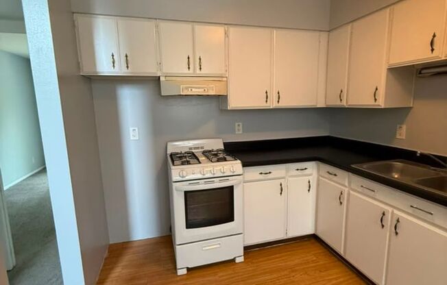 2 beds, 1 bath, 850 sqft, $1,550, Unit 105HS