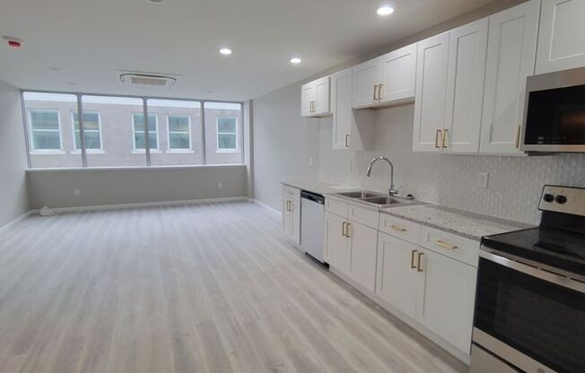 1 bed, 1 bath, 755 sqft, $1,650, Unit 1107