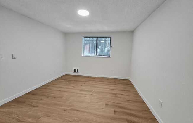 2 beds, 1 bath, 950 sqft, $2,195, Unit 107