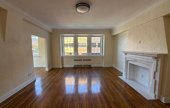 2 beds, 2 baths, 1,303 sqft, $2,200, Unit New King Edward  301