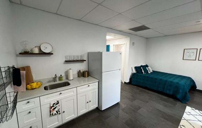 Studio, 1 bath, 350 sqft, $1,199, Unit 431