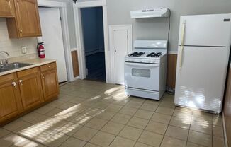 1 bed, 1 bath, $1,100, Unit Unit 1R