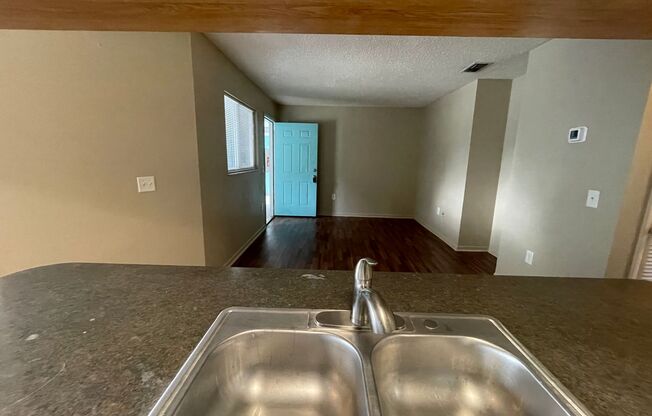 2 beds, 1 bath, 830 sqft, $1,300, Unit 1