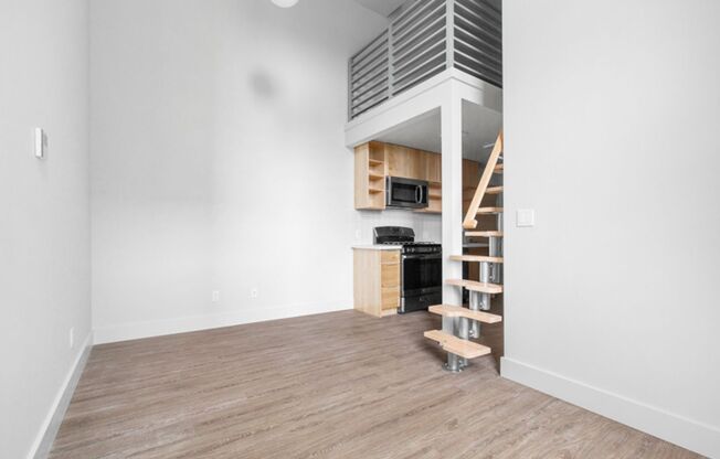 Studio, 1 bath, 303 sqft, $1,461, Unit 408