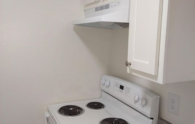 Studio, 1 bath, 450 sqft, $850, Unit 223