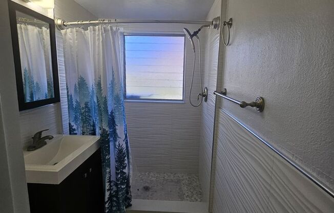 2 beds, 1 bath, $1,650