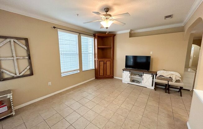 3 beds, 3 baths, $2,600, Unit Unit 211