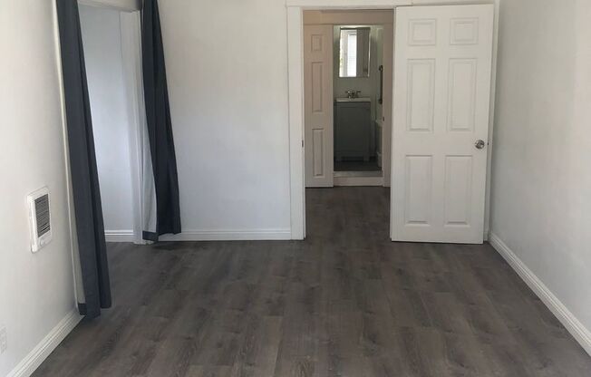 Lower 1 Bedroom Backhouse near Downtown Long Beach