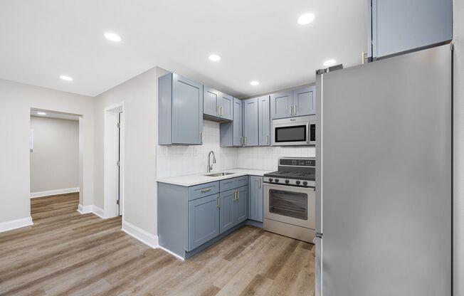 FULLY RENOVATED Davis Islands! Townhouse-Style Apartments, Walk to Everything!
