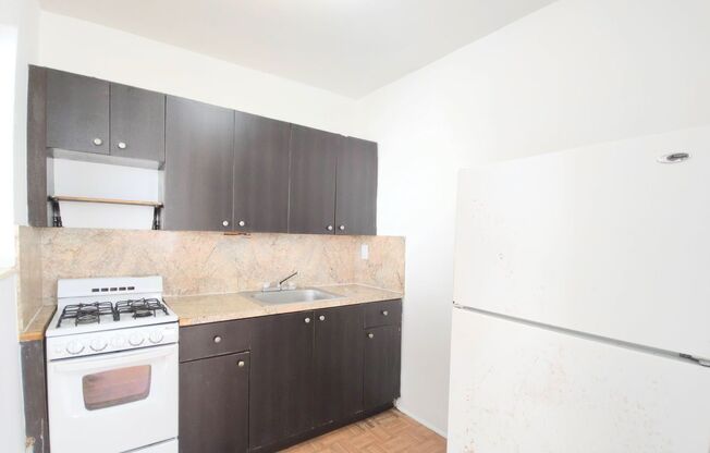 1 bed, 1 bath, $1,500, Unit 1565 SW 6th St #1