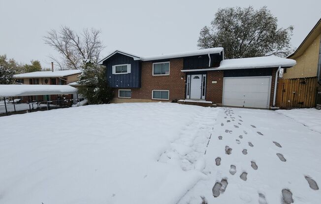 Charming 4 Bed, 2 Bath Home Near Fort Carson!!!