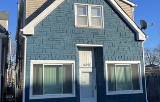 4237 N WESTERN