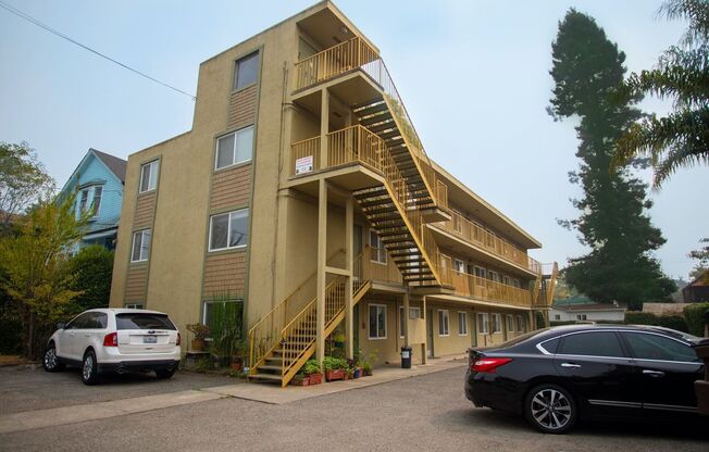 2 beds, 1 bath, $1,999, Unit O