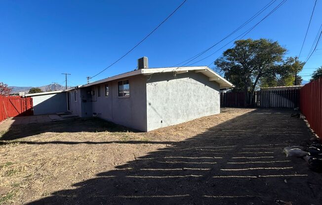 3 beds, 2 baths, $2,750