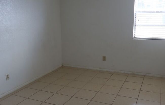 2 beds, 1 bath, $1,000