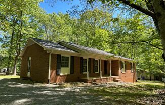 Lovely 3br 2ba home in quiet Chapel Hill neighborhood, walking distance to McDougle Elementary!