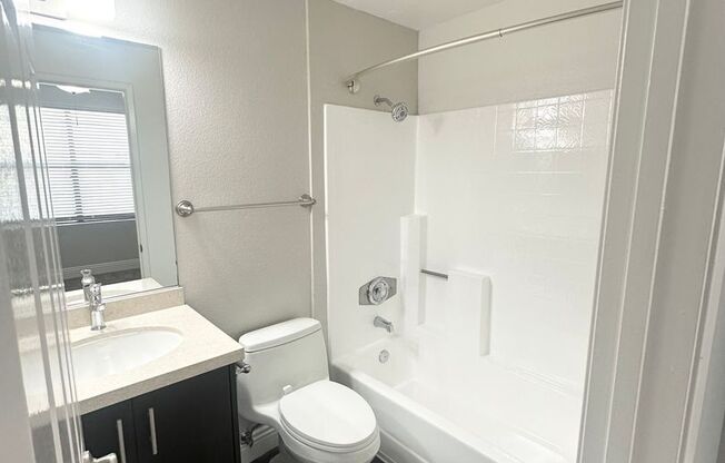 2 beds, 2 baths, 850 sqft, $2,775, Unit 215