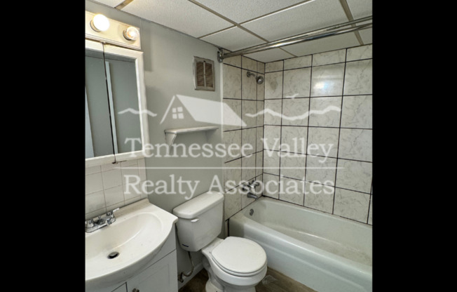 2 beds, 1 bath, $1,095