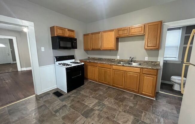 2 beds, 1.5 baths, $925