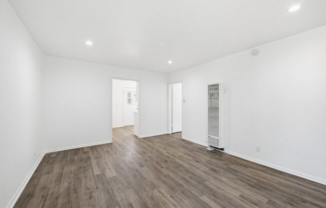 4264 W BROADWAY