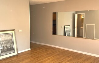 2 beds, 1.5 baths, 860 sqft, $1,100, Unit 4