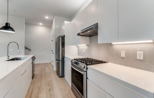 Prime location at Henderson and Ross, Two bedroom Condo w/ Private Drive