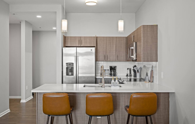 2 beds, 2 baths, 986 sqft, $1,560