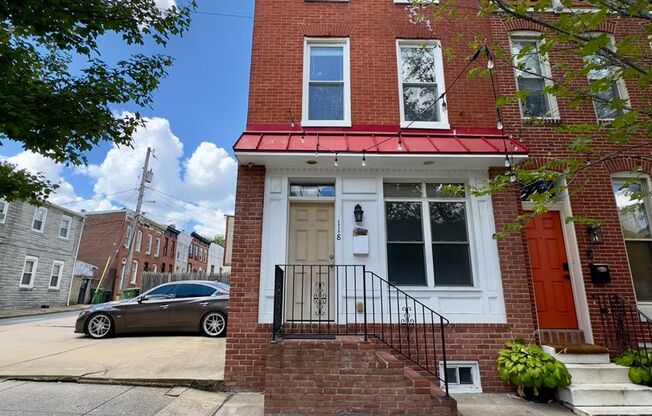 Stunning End-of-Group 3bed/3.5ba Patterson Park Home - 3000+ Square Feet with a large yard!