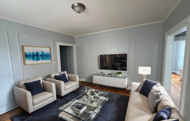 Hill Manor - Renovated Apartments Near Train Station