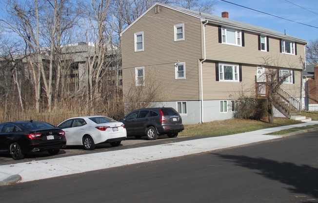 18 HARRIET AVE